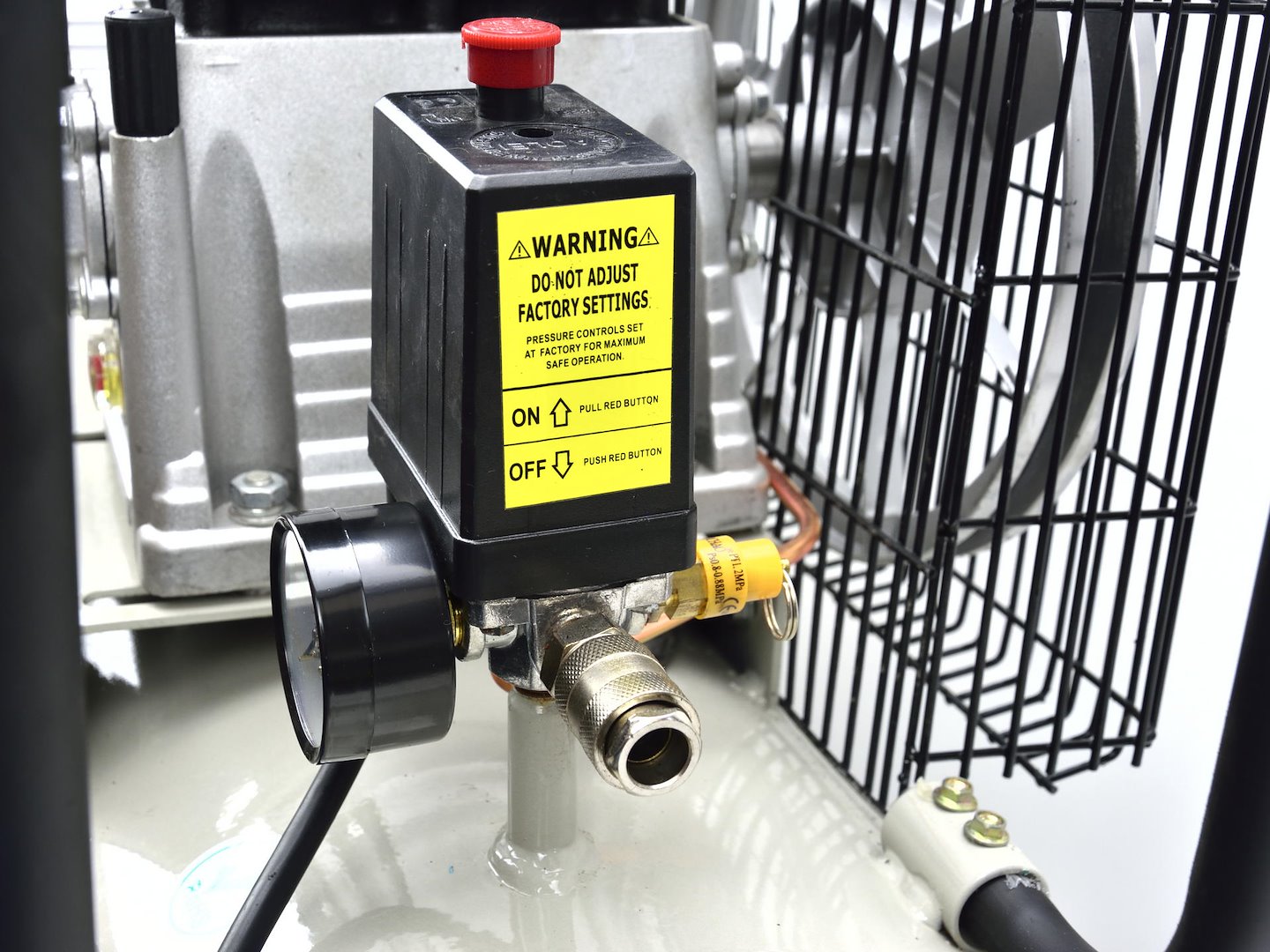 Aεροσυμπιεστής 100L 390L/Min 220V GEKO
