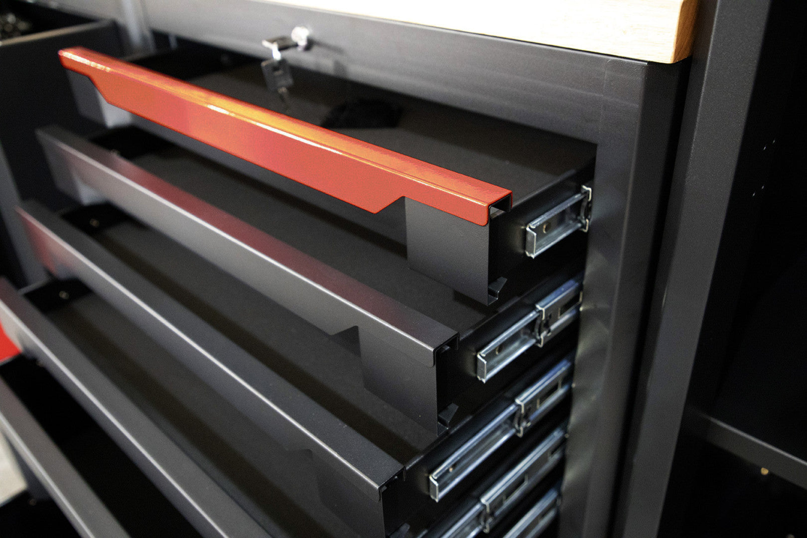 Σετ Μεταλλικα Μοντερνα Επιπλα Για Εργαστηριο 10 Τεμαχια Μαυρο/Κοκκινο Hbm