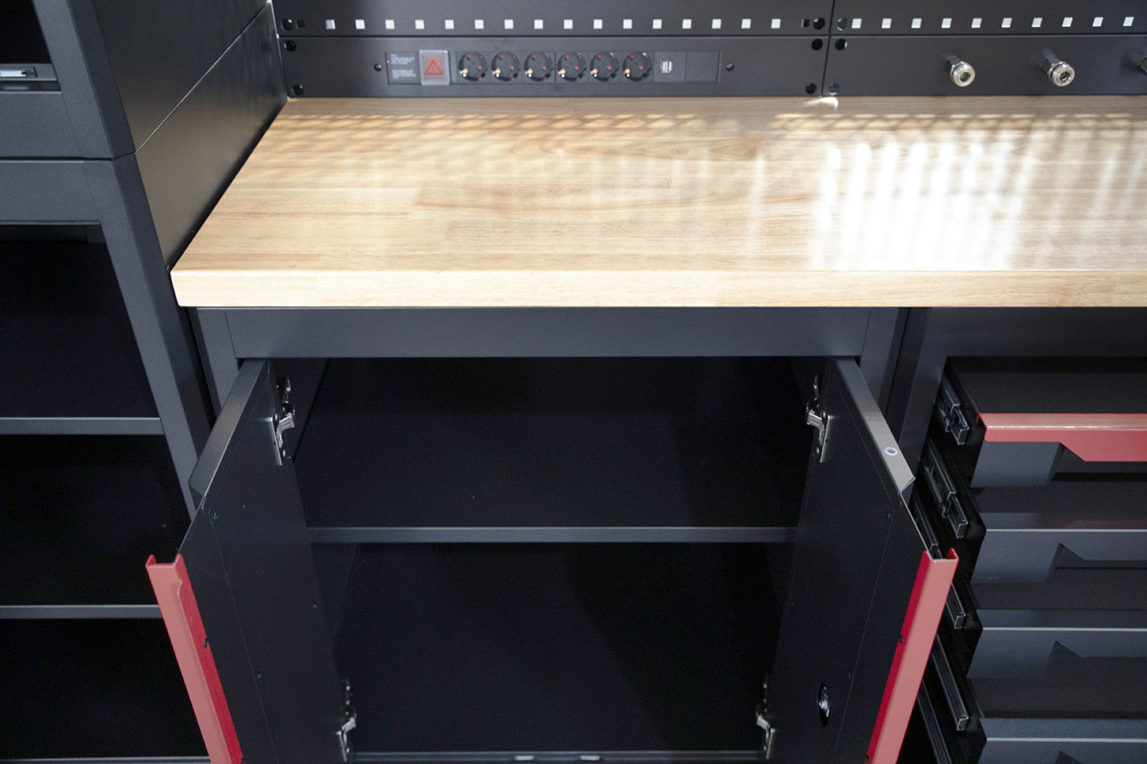 Σετ Μεταλλικα Μοντερνα Επιπλα Για Εργαστηριο 10 Τεμαχια Μαυρο/Κοκκινο Hbm