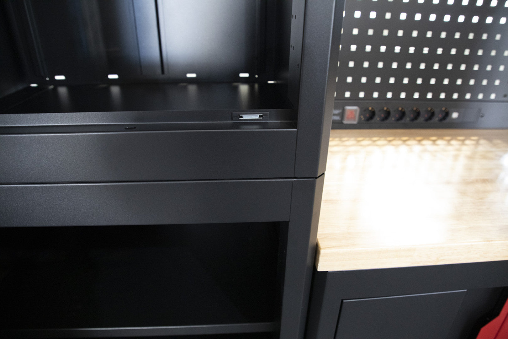 Σετ Μεταλλικα Μοντερνα Επιπλα Για Εργαστηριο 10 Τεμαχια Μαυρο/Κοκκινο Hbm