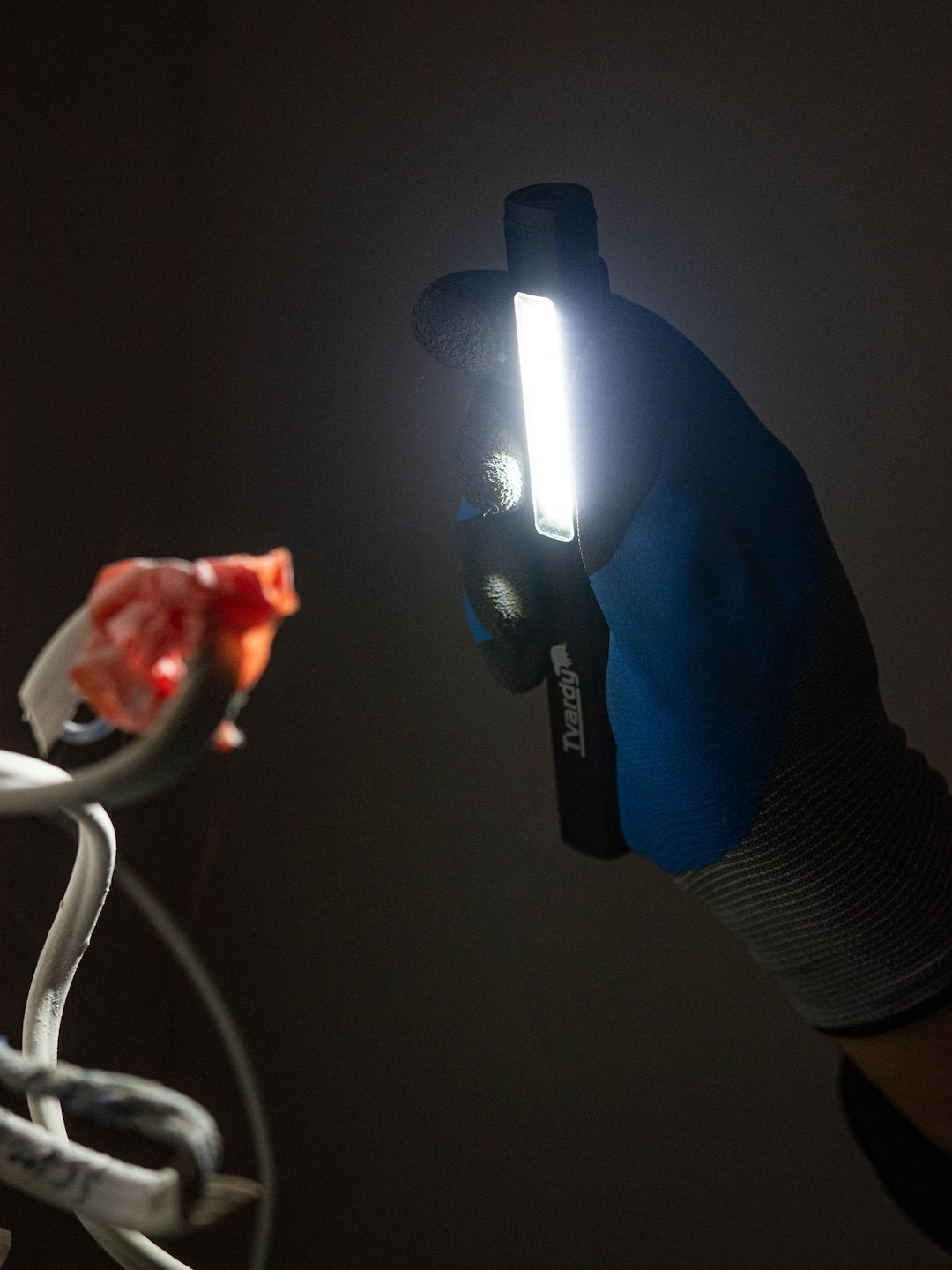 Λάμπα Led Cob Με Laser Και UV Με Μαγνήτη Επαναφορτιζόμενη 5w 400Lumens