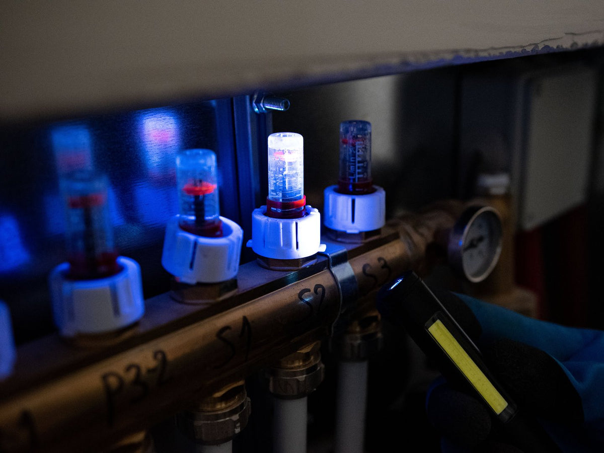 Λάμπα Led Cob Με Laser Και UV Με Μαγνήτη Επαναφορτιζόμενη 5w 400Lumens