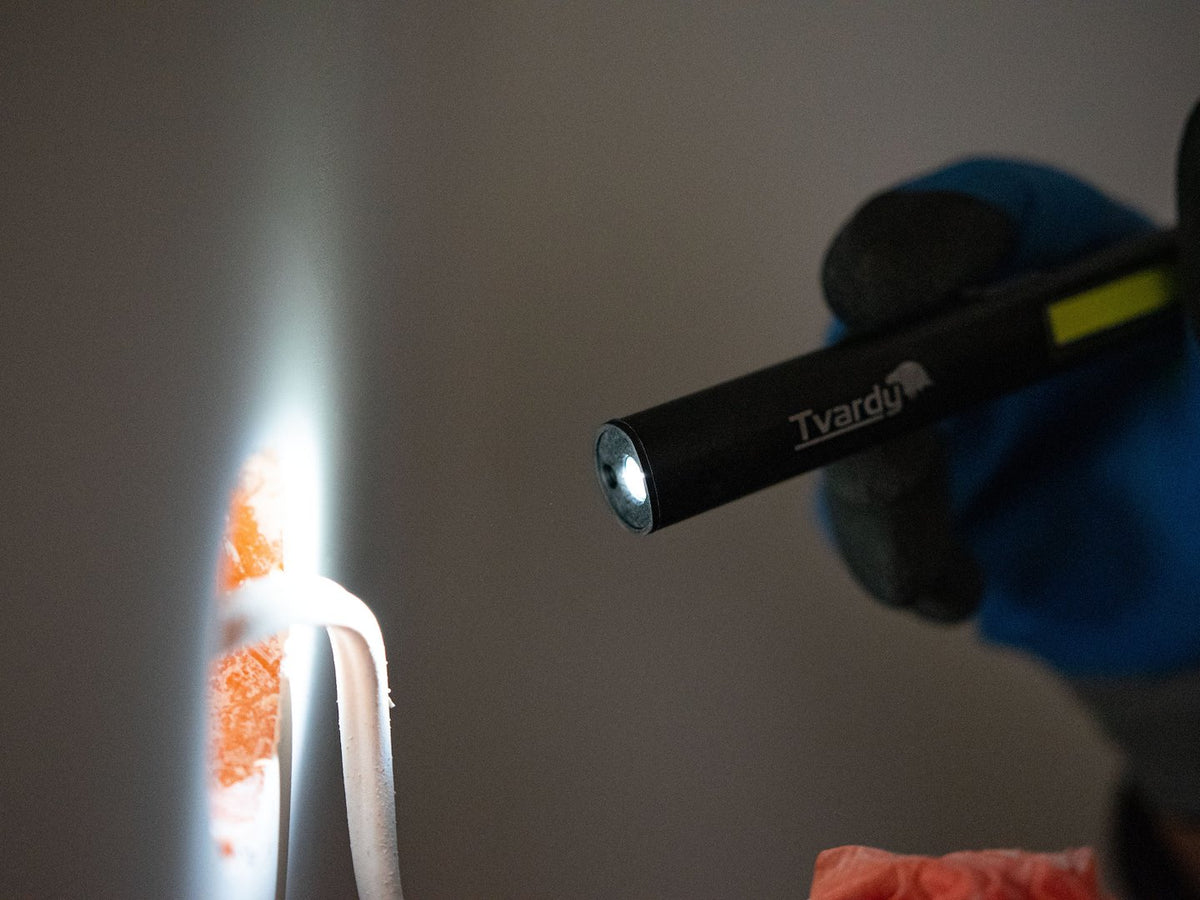 Λάμπα Led Cob Με Laser Και UV Με Μαγνήτη Επαναφορτιζόμενη 5w 400Lumens